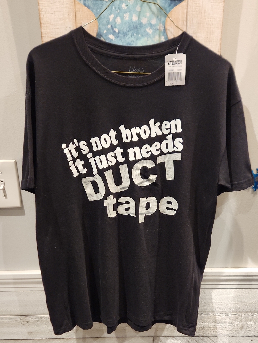NWT Lifestyle  "it's not broken it just needs DUCT tape" - Men's Sz L T-shirt